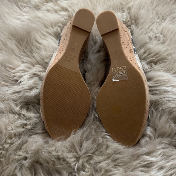 NEW  Stuart Weitzman python printed Jean wedge - Picture 9 of 9